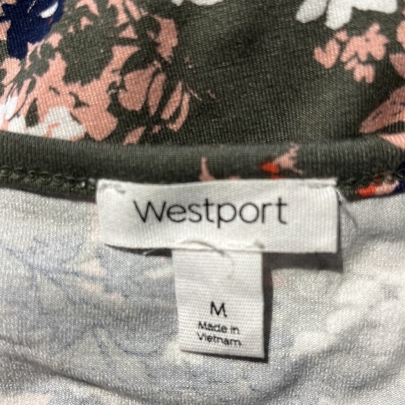 Westport short sleeved summer top, size Medium. - Picture 8 of 9